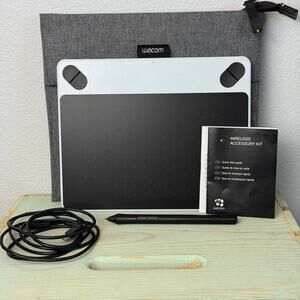 Wacom Intuos Sml Wireless Graphic Drawing Tablet with Pen, Charger, Case